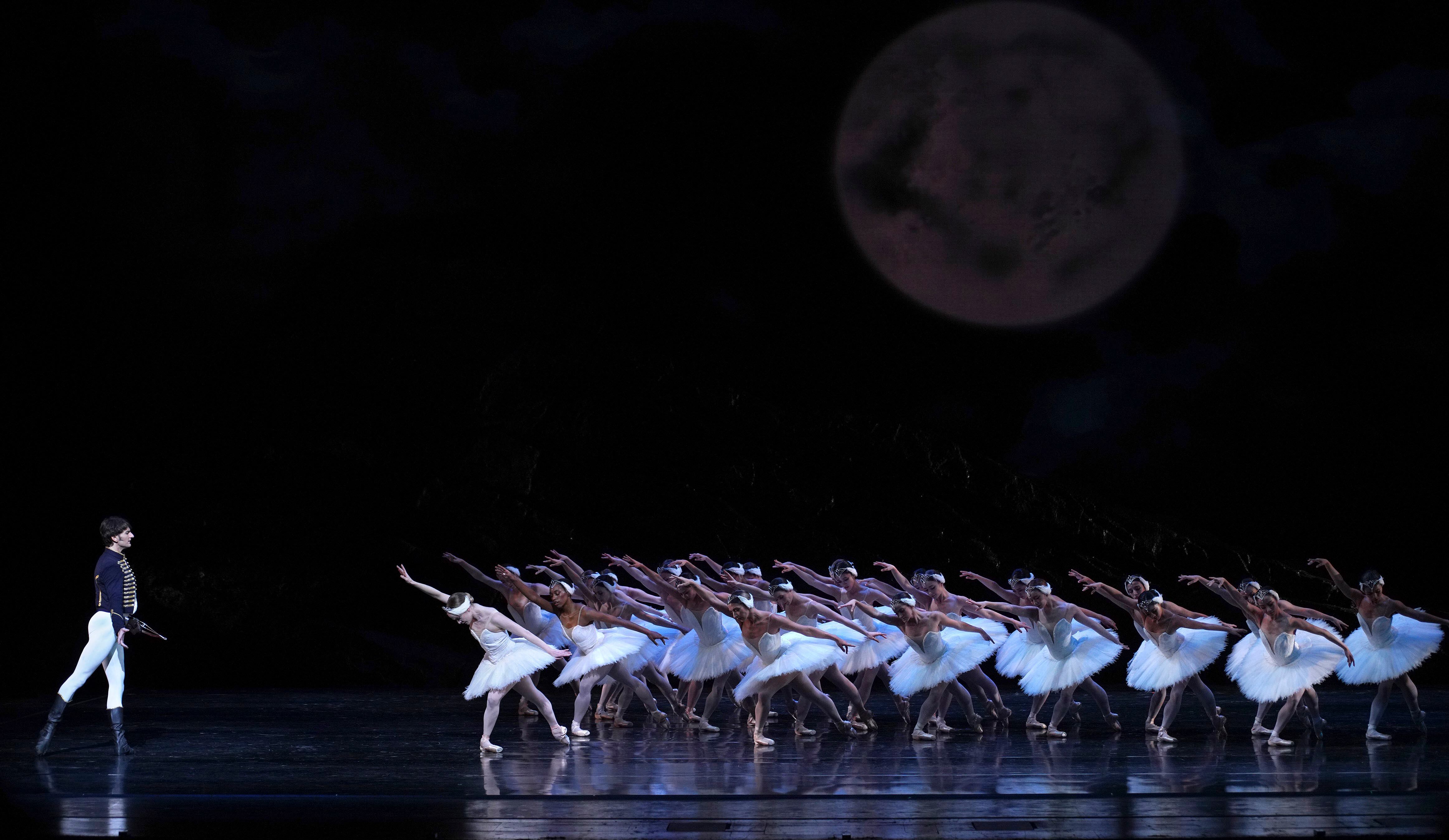 ‘El lago de los cisnes’: calurosa acogida en Madrid al Ballet de San Francisco de Tamara Rojo