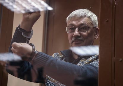 Orlov, este martes en el tribunal de Moscú que lo ha sentenciado a dos años y medio de prisión.