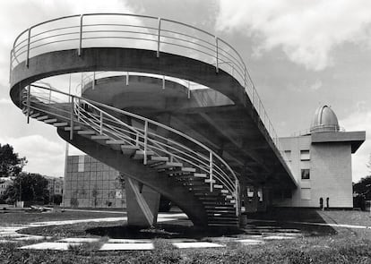 El Palacio de los Pioneros, en Kiev, pretendía crear un espacio adaptado a las necesidades de los niños. La obra de los arquitectos Edward Bilsky y Abraham Miletsky y los artistas Ada Rybachuk y Vladimir Melnichenko pretendía sacar a la arquitectura de su concepción clásica de "espacio para adultos".