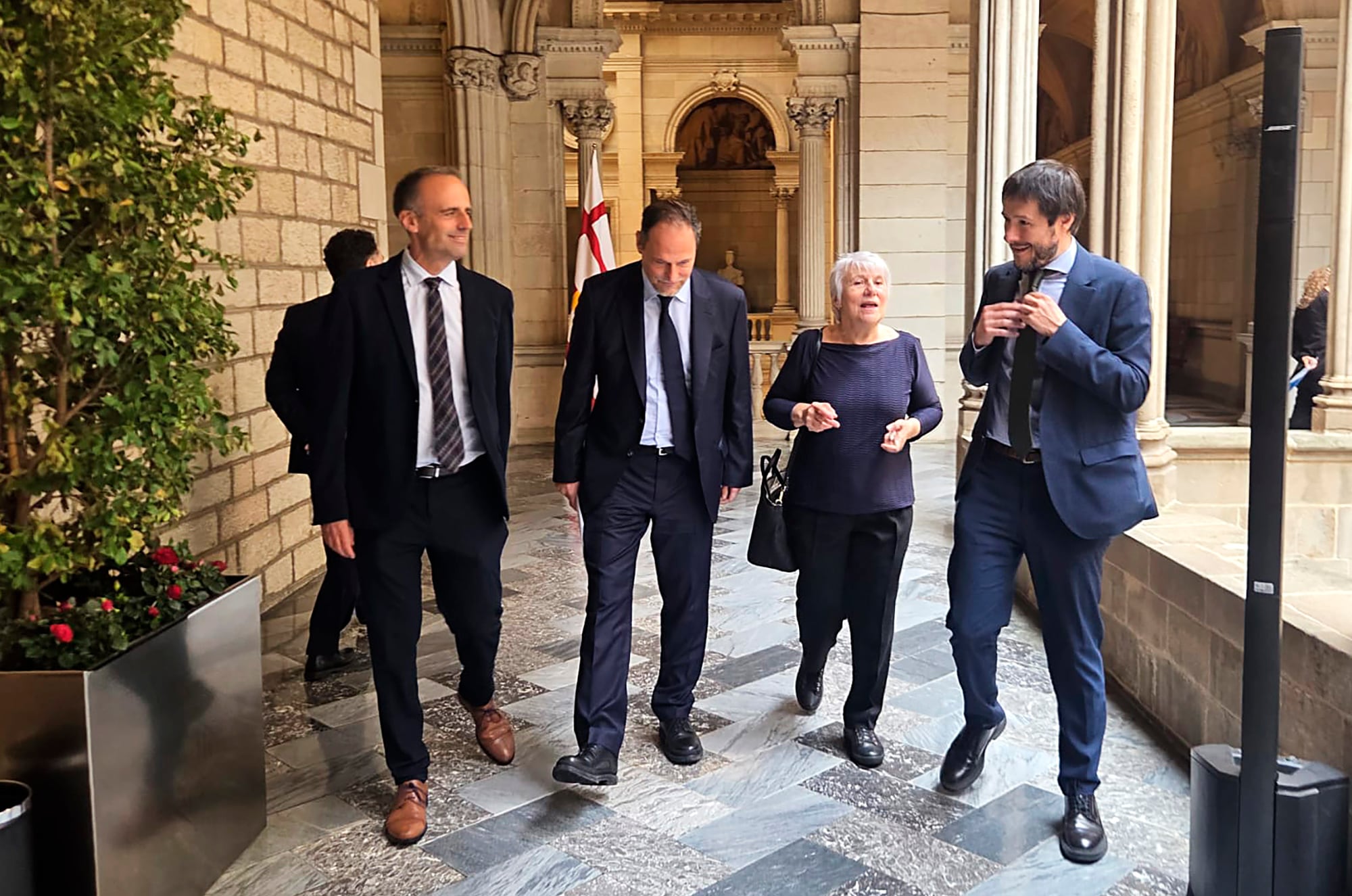 Conversación en el Ayuntamiento