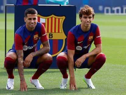 João Cancelo y João Félix, en su presentación en la Ciudad Deportiva del Barcelona.