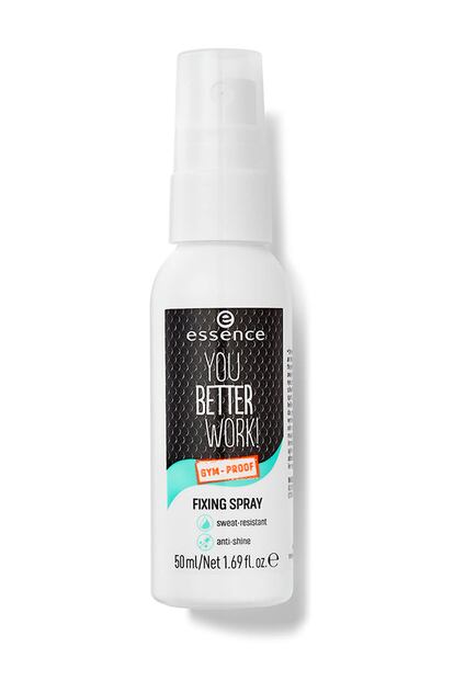 You better work! de Essence
Formulado especialmente para las actividades o accesorios (como la mascarilla) que nos hacen sudar. Incluso aplicado directamente sobre la base, este spray fijador de Essence mantiene el maquillaje en su sitio y, a la vez, proporciona un efecto mate sin brillos y una sensación instantánea de frescor.