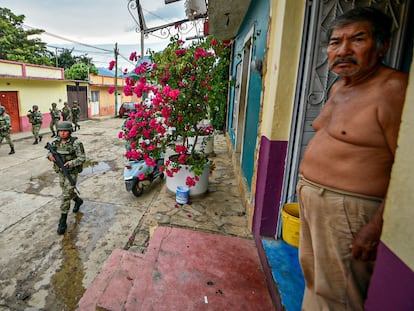 Tras los enfrentamientos entre grupos delincuenciales que duraron más de tres semanas,  500 elementos del Ejército Mexicano se desplegaron en los municipios de Frontera Comalapa, Motozintla y Chicomuselo.