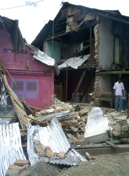 El temblor se ha podido sentir en Malaisia y Singapur, donde algunos edificios temblaron provocando la preocupación de los ocupantes.