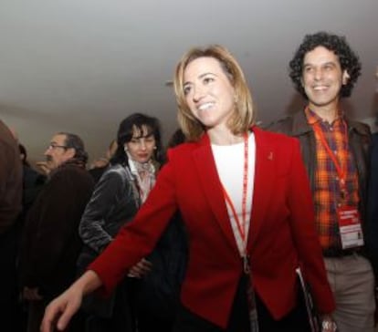 La exministra Carme Chacón, a su llegada al congreso.