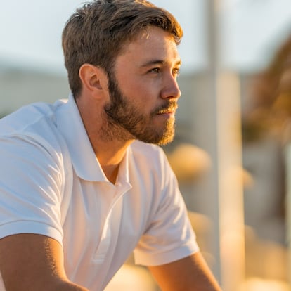 Artículo de EL PAÍS Escaparate sobre polos de manga corta para hombre en oferta de marcas top como Tommy Hilfiger.