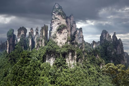 Los paisajes de Zhangjiajie, en el centro de China, inspiraron las montañas flotantes de la película de 'Avatar', de James Cameron.