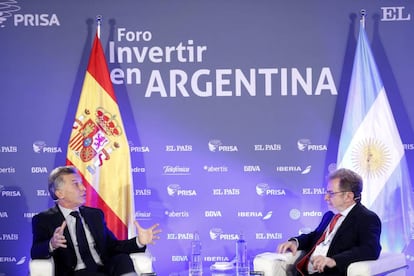 El presidente de Argentina, Mauricio Macri, interviene en el foro 'Invertir en Argentina' junta al presidente del Grupo PRISA, Juan Luis Cebrián.