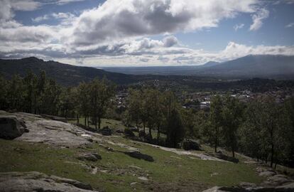 MIrador natural al final de Camorritos, con Cercedilla al fondo