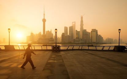 'Skyline' de Pudong, el distrito financiero y hotelero de Shanghái, desde el paseo del Bund.