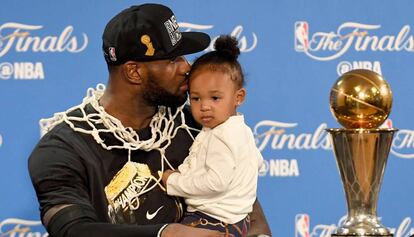 LeBron James, junto a su hija.