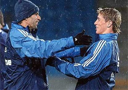 Valerón y Fernando Torres, durante el entrenamiento de España en Oslo.