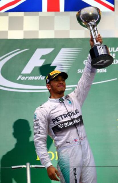 Hamilton celebra la victoria en el GP de Japón