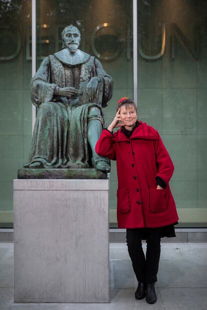 Marjan Minnesma, fotografiada ante el Tribunal Supremo de La Haya.