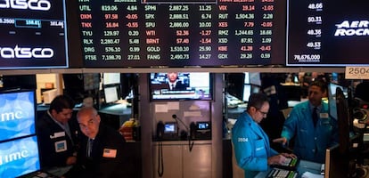 Operadores en la Bolsa de Nueva York.