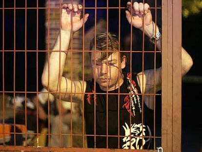 Calin Ionel, a las puertas del edificio donde trabajaba y vivía.