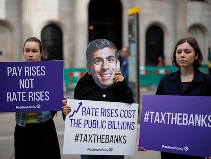 An activist wearing a British Prime Minister Rishi Sunak mask protests against rising interest rates outside the Bank of England in London on Thursday.