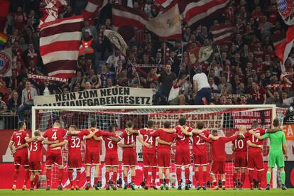 Los jugadores del Bayern celebran el pase a las semifinales de la Champions tras eliminar al Sevilla.