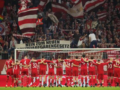 Los jugadores del Bayern celebran el pase a las semifinales de la Champions tras eliminar al Sevilla.