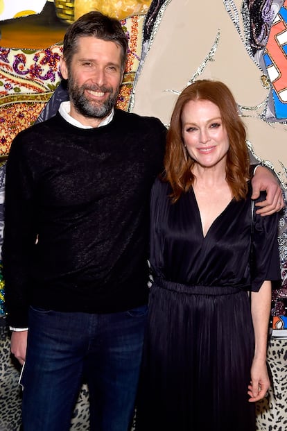 Julianne Moore, una de las actrices más exitosas y respetadas de la industria, está casada desde 2003 con Bart Freundlich. La intérprete de Siempre Alice es nueve años mayor que su marido.