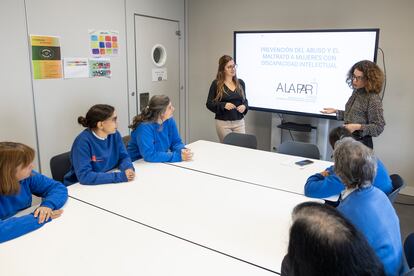 Taller de prevención del abuso y el maltrato a adolescentes con discapacidad intelectual de la UVADI de A LA PAR.