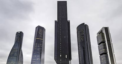 En el centro, la torre de IE University.