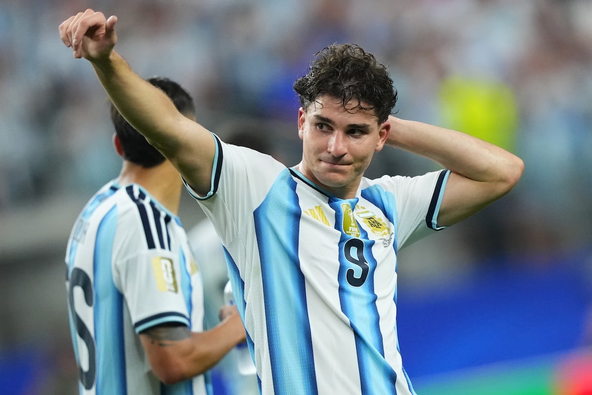 La RFEF abre expediente al Barcelona por el caso Julián Alvarez y el club confía en demostrar que no ha vulnerado ninguna norma