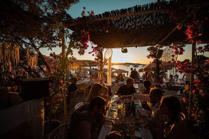 Terraza del Alma Beach, en San José (Ibiza).