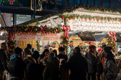 Uno de los puestos de comida en el mercado navide?o de la plaza V?r?smarty, en Budapest.