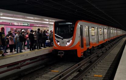 Uno de los nuevos trenes de la Línea 1.