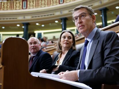 De izquierda a derecha: el portavoz del PP en el Congreso, Miguel Tellado; la secretaria general del partido, Cuca Gamarra, y el líder popular, Alberto Núñez Feijóo, este miércoles en el Congreso de los Diputados.