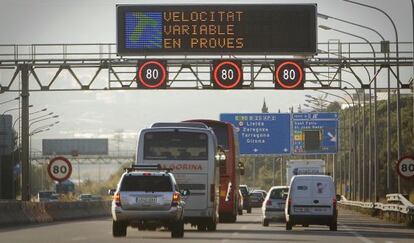 Paneles de velocidad variable en la B-23.