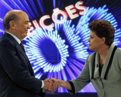 Jose Serra y Dilma Rousseff, cara a cara en el último debate televisado antes de las elecciones presidenciales de mañana.