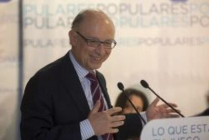 El ministro de Hacienda y Administraciones P&uacute;blicas, Crist&oacute;bal Montoro, durante su intervenci&oacute;n en la reuni&oacute;n que ha mantenido hoy con el Consejo de Direcci&oacute;n del PP de Ja&eacute;n