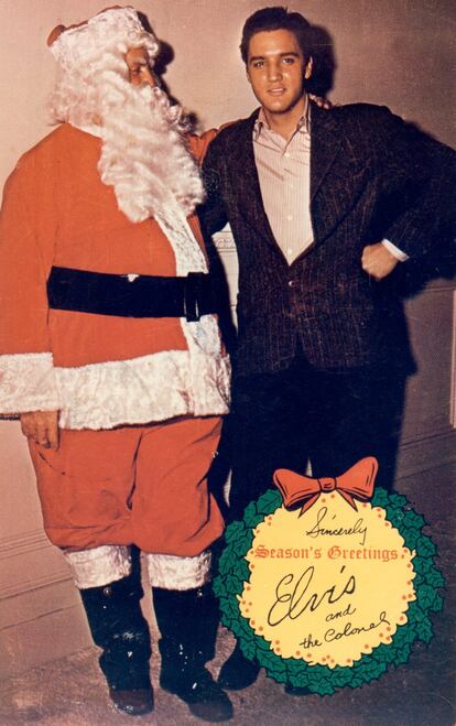Dos de las personas más famosas del mundo: Elvis Presley y Papa Noel (en realidad, "el coronel" Tom Parker disfrazado)
