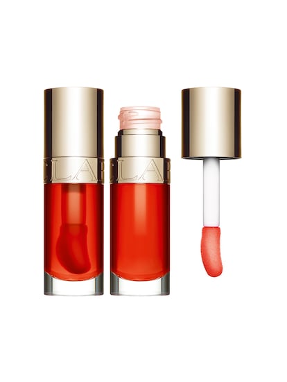 Product name: Lip Comfort Oil 2022 EAN: 3380811591001 SKU: 01591000 Height: 18.8 Length: 7.5 Width: 5.6 DAM ID: 513934Rights: Asset is free for use in specific channels Media rights: IP Rights Expiration: 2024-09-30 Start of Rights: 2021-09-30 Usages: Advertorial, Coop-Advertising, Digital, POS, PR, Literature, Outdoor, Press Rights Region: Worldwide Media rights: IP Rights Assigned Rights: No Expiration: 2050-12-31 Start of Rights: 2020-01-01 Usages: POS, PR, Digital, Literature, Packaging Rights Region: Worldwide