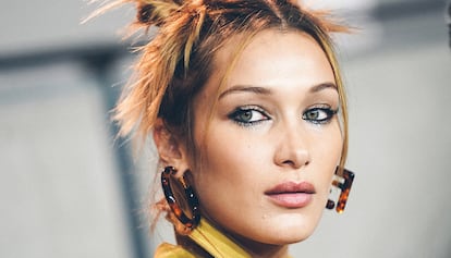 Bella Hadid en una imagen alterada con filtros.