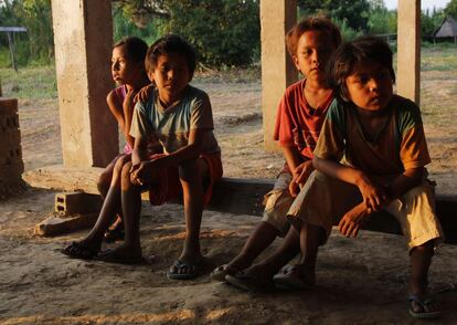 Un grupo de niños de la comunidad de Mangalito, que queda a unos 16 kilómetros de la capital beniana.