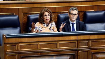 María Jesús Montero, vicepresidenta primera y ministra de Hacienda, y Félix Bolaños, ministro de Presidencia y Justicia.