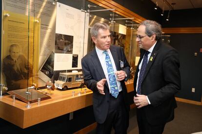 El president de la Generalitat, Quim Torra, amb el president de SRI Internacional, Stephen Ciesinski, a Palo Alto, aquest dimecres.