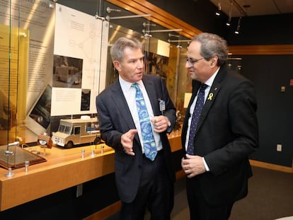 El presidente de la Generalitat, Quim Torra, con el presidente de SRI Internacional, Stephen Ciesinski, en Palo Alto, este miércoles.