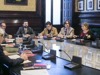 Reuni&oacute;n de la Mesa del Parlament presidida por Roger Torrent.