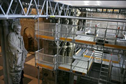 Andamios para la restauración del Pórtico de la Gloria de la Catedral de Santiago