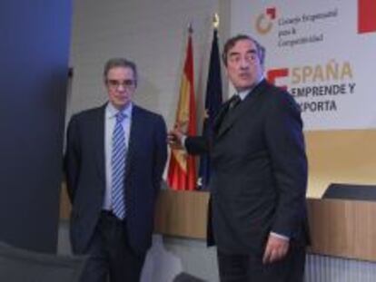 El presidente del Consejo Empresarial para la Competitividad (CEC), C&eacute;sar Alierta, junto con el presidente de la CEOE, Juan Rosell,