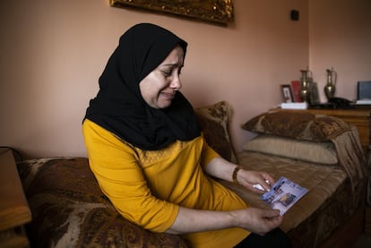 Hafida Dadach, madre de Mohammed, un combatiente del ISIS fallecido en Siria, reclama que le devuelvan a sus nietos que están retenidos en un campo de prisioneros en Siria.