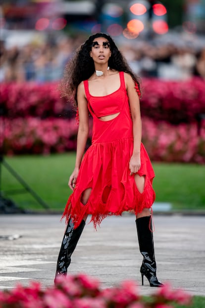 Madrid Es Moda Opens Madrid Fashion Week With A Fashion Show In Puerta De Alcala