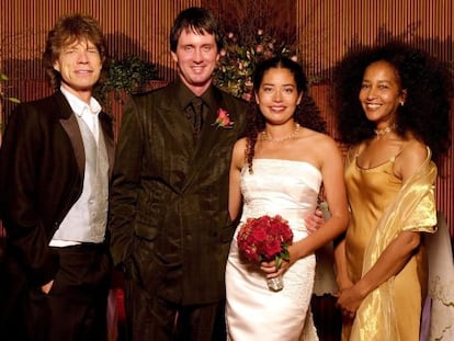 Mick Jagger y Marsha Hunt en la boda de la hija que tienen en com&uacute;n, en 2000.