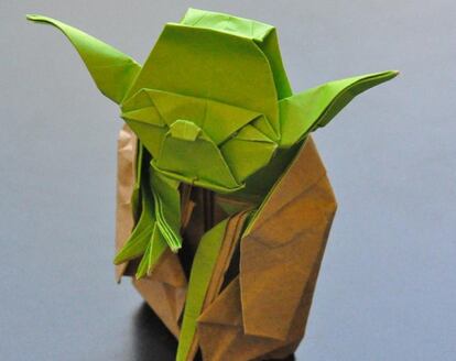 El maestro Yoda hecho de cartulina.