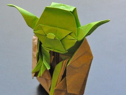 El maestro Yoda hecho de cartulina.
