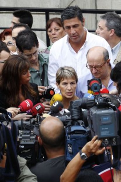 Xavier García Albiol y Alicia Sánchez Camacho junto a la eurodiputada Maria Therese Sánchez Schmid en 2010 tras una visita para denunciar el incivismo de los ciudadanos gitanos rumanos